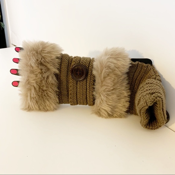 Hand warmers with fur cuff! Button on cuff! - Picture 3 of 3